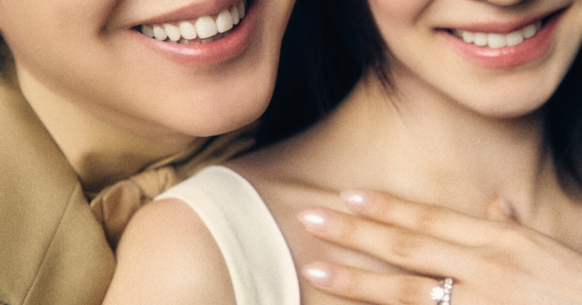 Boy Group Member And Actress Unveil Beautiful Wedding Photos缩略图