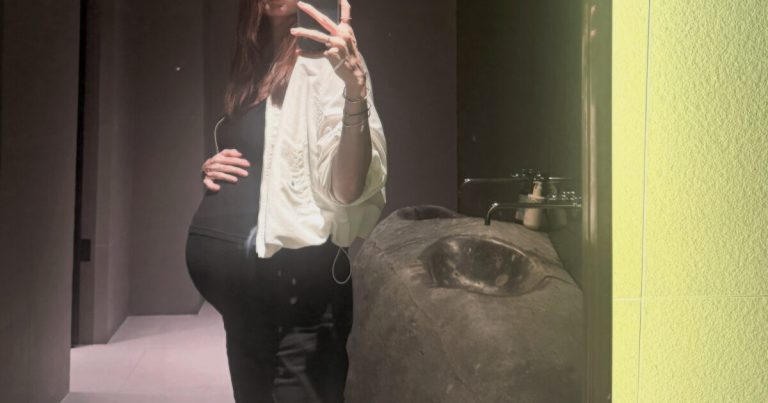 Beloved Actress Gives Birth A Month Early缩略图