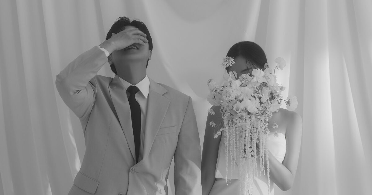 Girl Group Idol Stuns In Gorgeous Wedding Pictorial缩略图