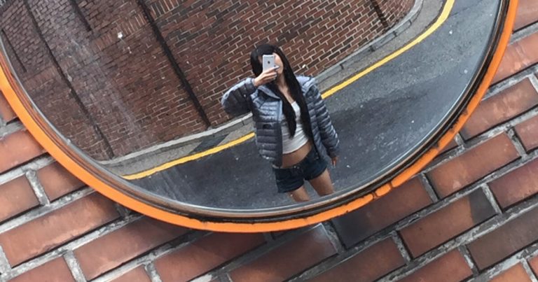 Popular K-Pop Idol Confesses The Struggles Of Being A Creator缩略图