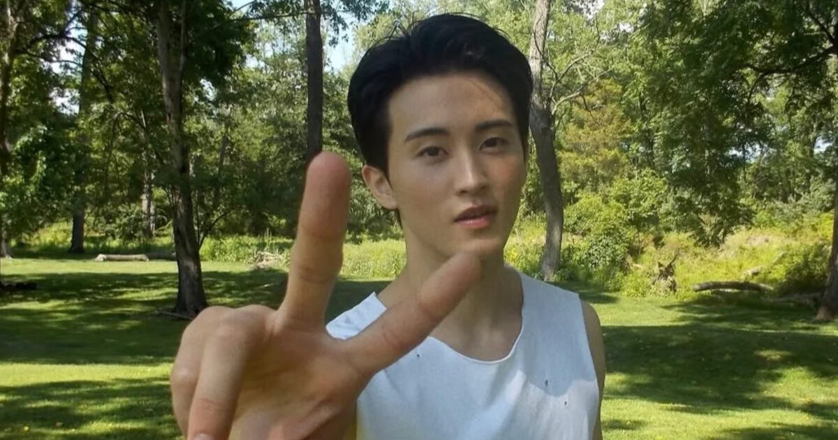 Mark Lee Replies To Fan DMs Ahead Of Solo Promotions缩略图