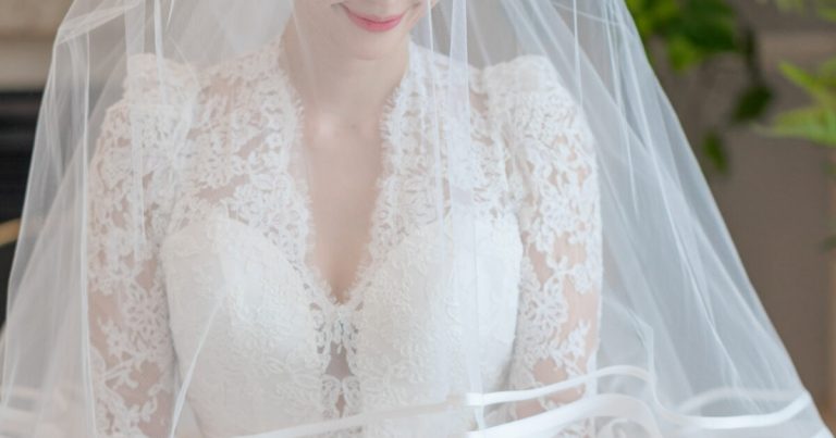 Wife Of Korean Star Gets Candid Following Wedding Held 14 Years After Birth Of First Child缩略图