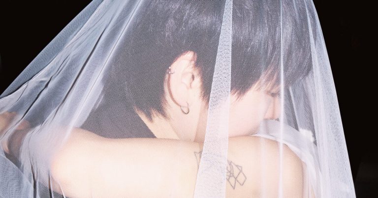 Survival Show Star To Marry Same-Sex Partner After 8 Years Of Dating缩略图