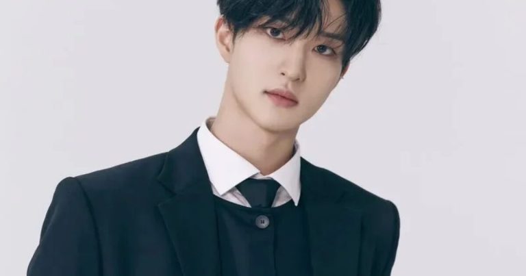 Fantasy Boys’ Kim Wooseok Mourns The Death Of His Mother Just 9 Months After His Father Died缩略图