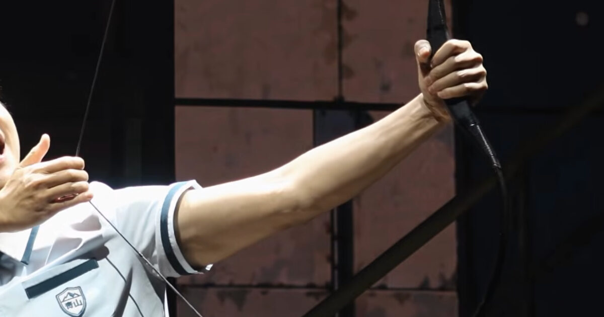 Musical Actor Accidentally Shoots Arrow Into Audience, Striking Four Theatergoers缩略图